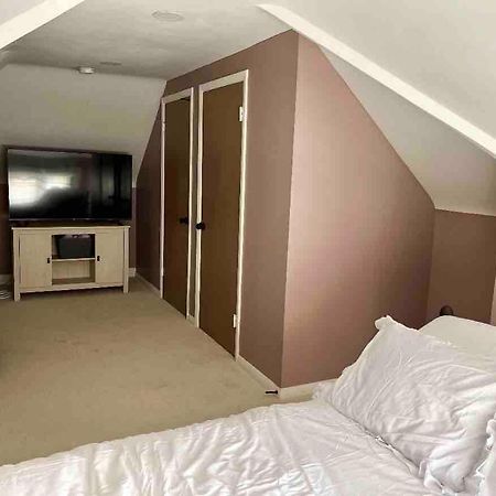 Elevated Entertainment Sleep Suite Cleveland Dış mekan fotoğraf
